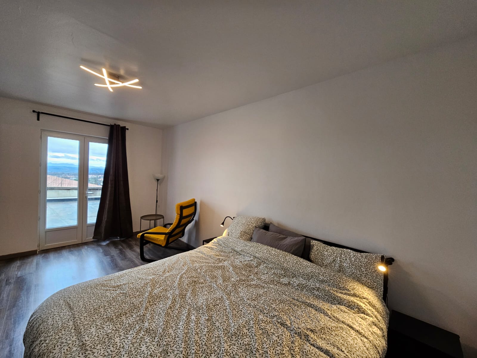 Chambre parentale avec vue